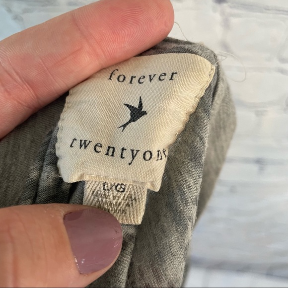 Black & Gray Rose T-shirt Large - Picture 7 of 8